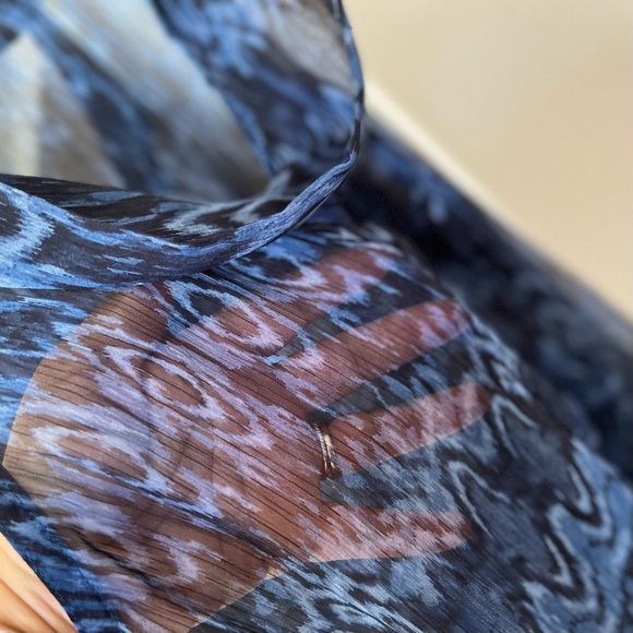 Converse One Star ⭐️ Sheer Cowl Neck Sleveless Top - Picture 6 of 15